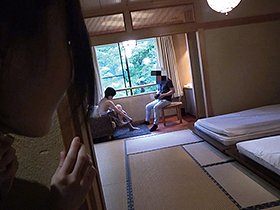 NTR人妻四人旅 夫ではない男に股を開いた人妻たちのその後―。Side.A＆B RE:MIX　サンプル画像04